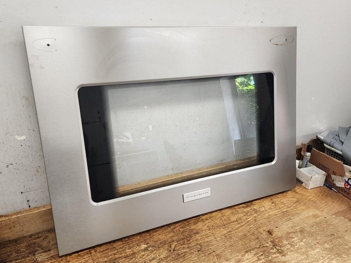 318272189 FRIGIDAIRE RANGE OVEN OUTER DOOR GLASS PANEL ASSEMBLY - ApplianceSolutionsHub