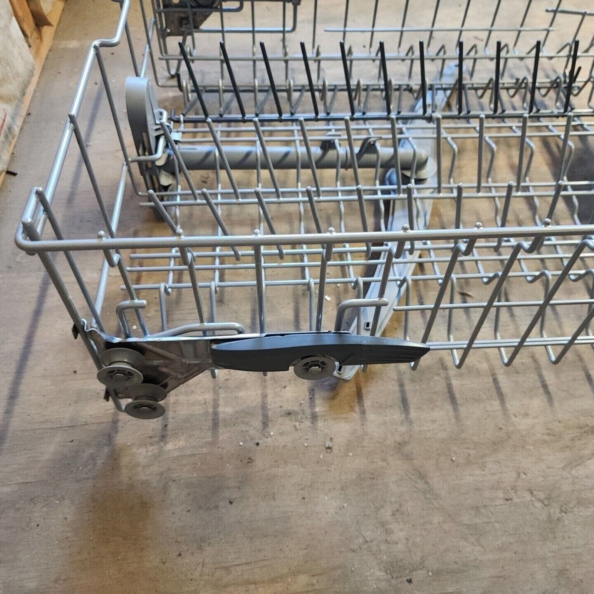 Bosch Dishwasher Upper Rack 00689874 - ApplianceSolutionsHub