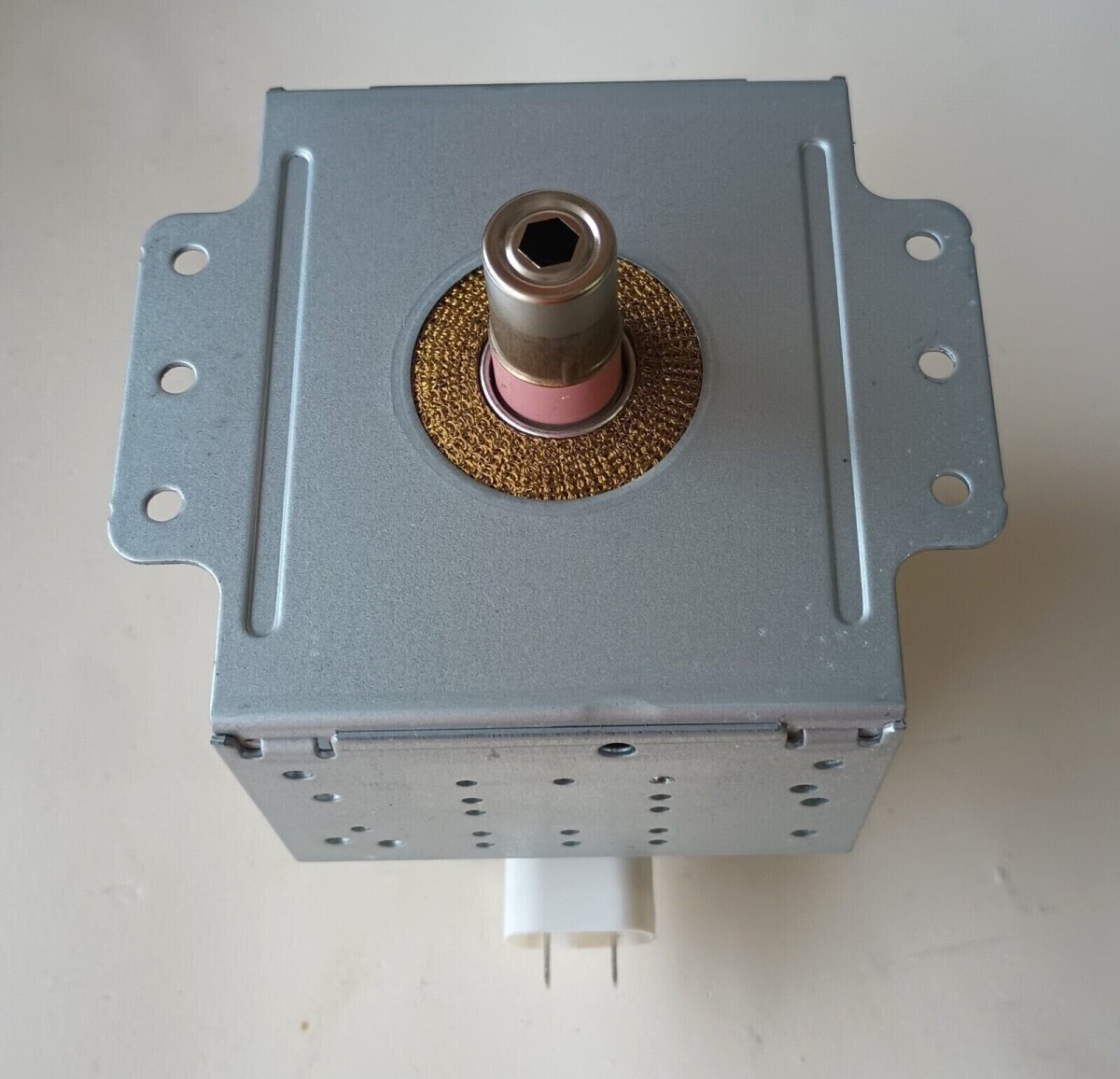 Kenmore Microwave Oven Magnetron WITOL 2M319J, D622, 5304472445, 5304464072 - ApplianceSolutionsHub